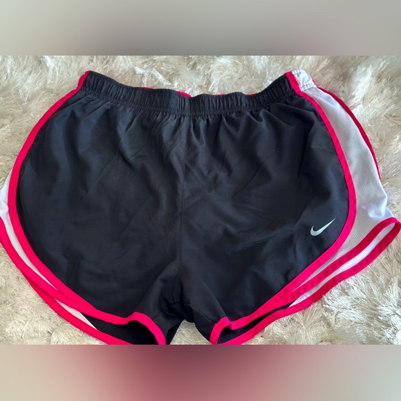 Nike Women's Dry Tempo Shorts - Picture 1 of 2